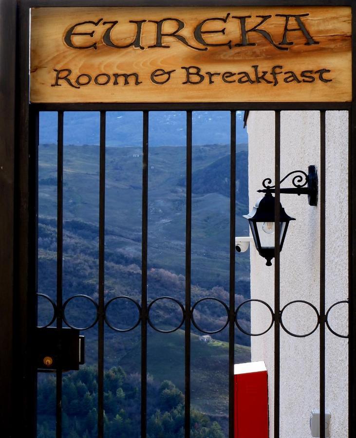 Eureka Room & Breakfast 皮耶特拉佩尔托萨 外观 照片